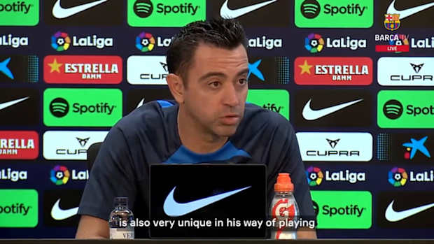Xavi congratulates Gavi on winning the trophee kopa and  Golden Boy awards